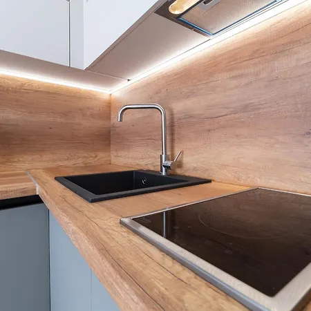 Modern 1-bedroom شقة