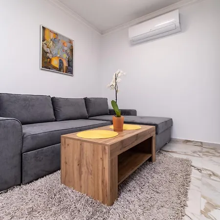 Modern 1-bedroom بلوفديف