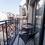 Modern 1-bedroom * 플로브디프