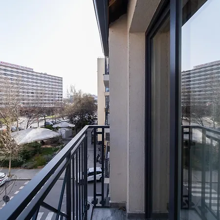 Modern 1-bedroom *